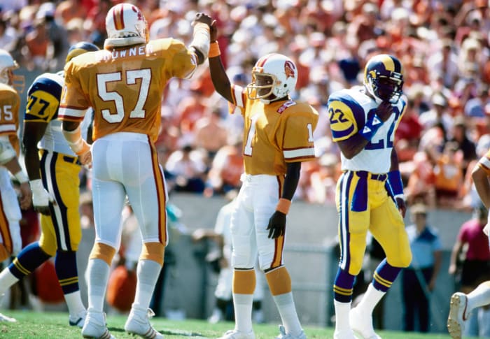 donal-igwebuilke-high-five